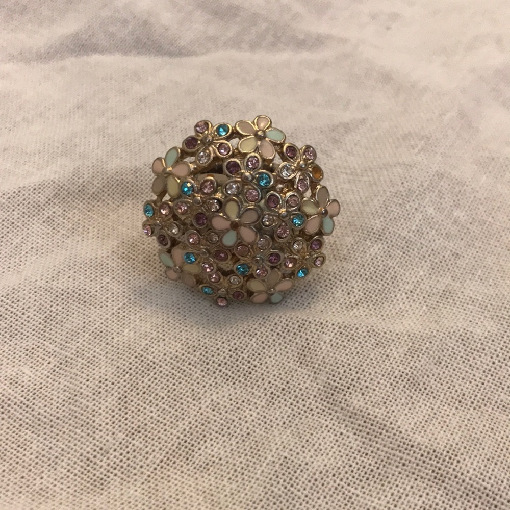 Flower Cluster Cocktail Ring with Stretchy Band